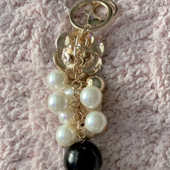 BLACK HEAVY ALLOY CAMILLA FLOWER W/RHINESTONES PEARL CENTER AND DANGLING… - Picture 4 of 4